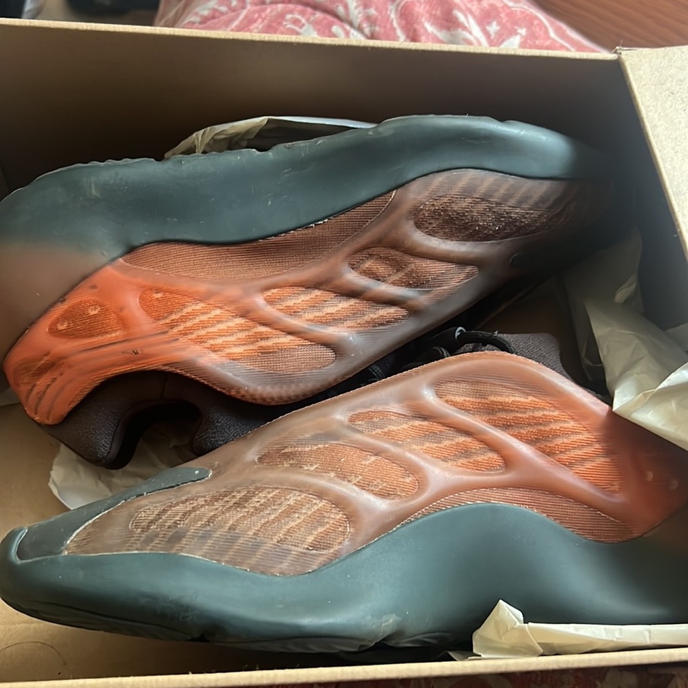 Yeezy 700 v3 willing to accept reasonable offers